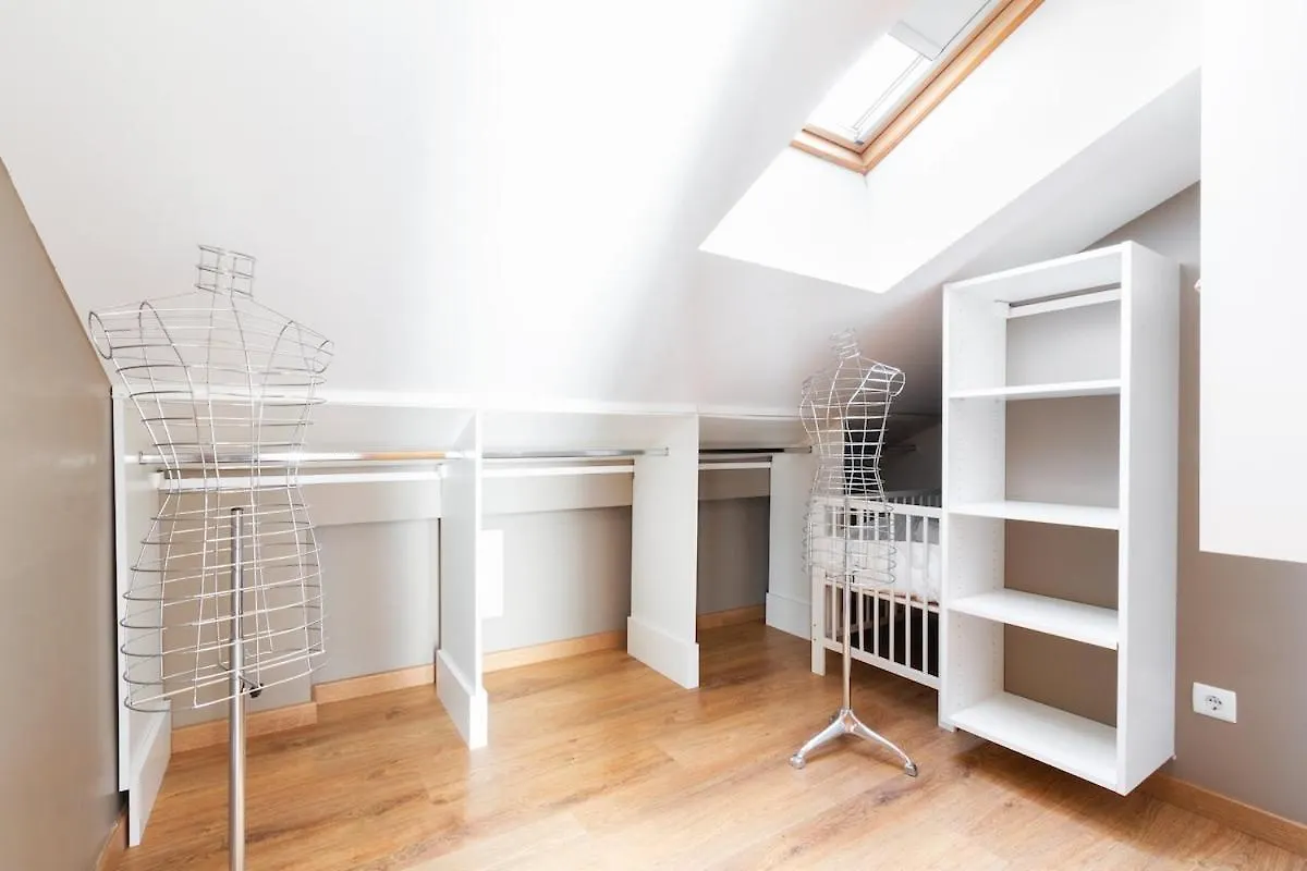 Exquisite Townhouse For 8 In Lisbon City Center شقة
