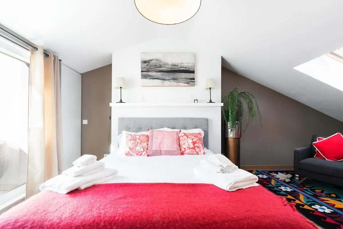 Exquisite Townhouse For 8 In Lisbon City Center شقة
