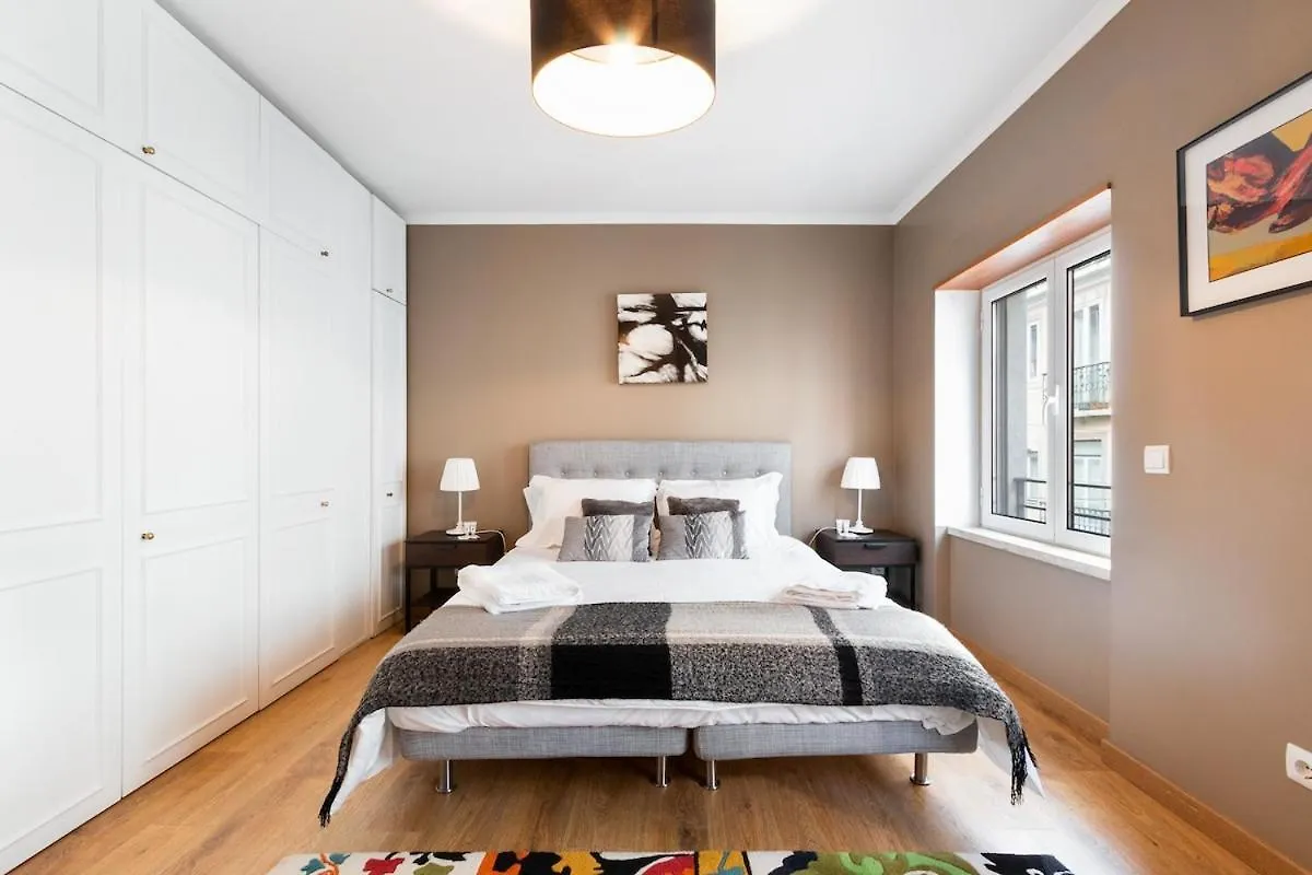 Exquisite Townhouse For 8 In Lisbon City Center شقة