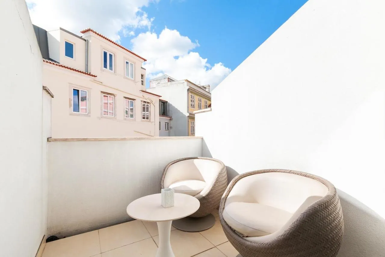 Апартаменты Exquisite Townhouse For 8 In Lisbon City Center