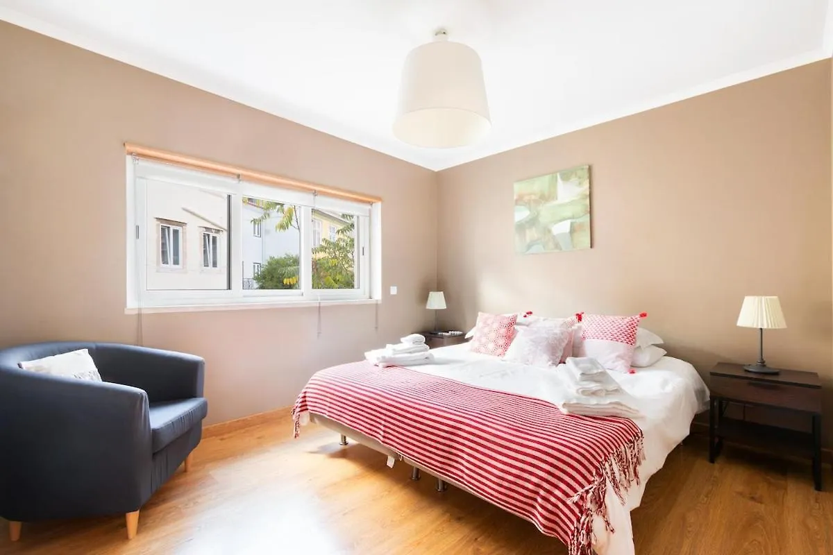 Апартаменты Exquisite Townhouse For 8 In Lisbon City Center