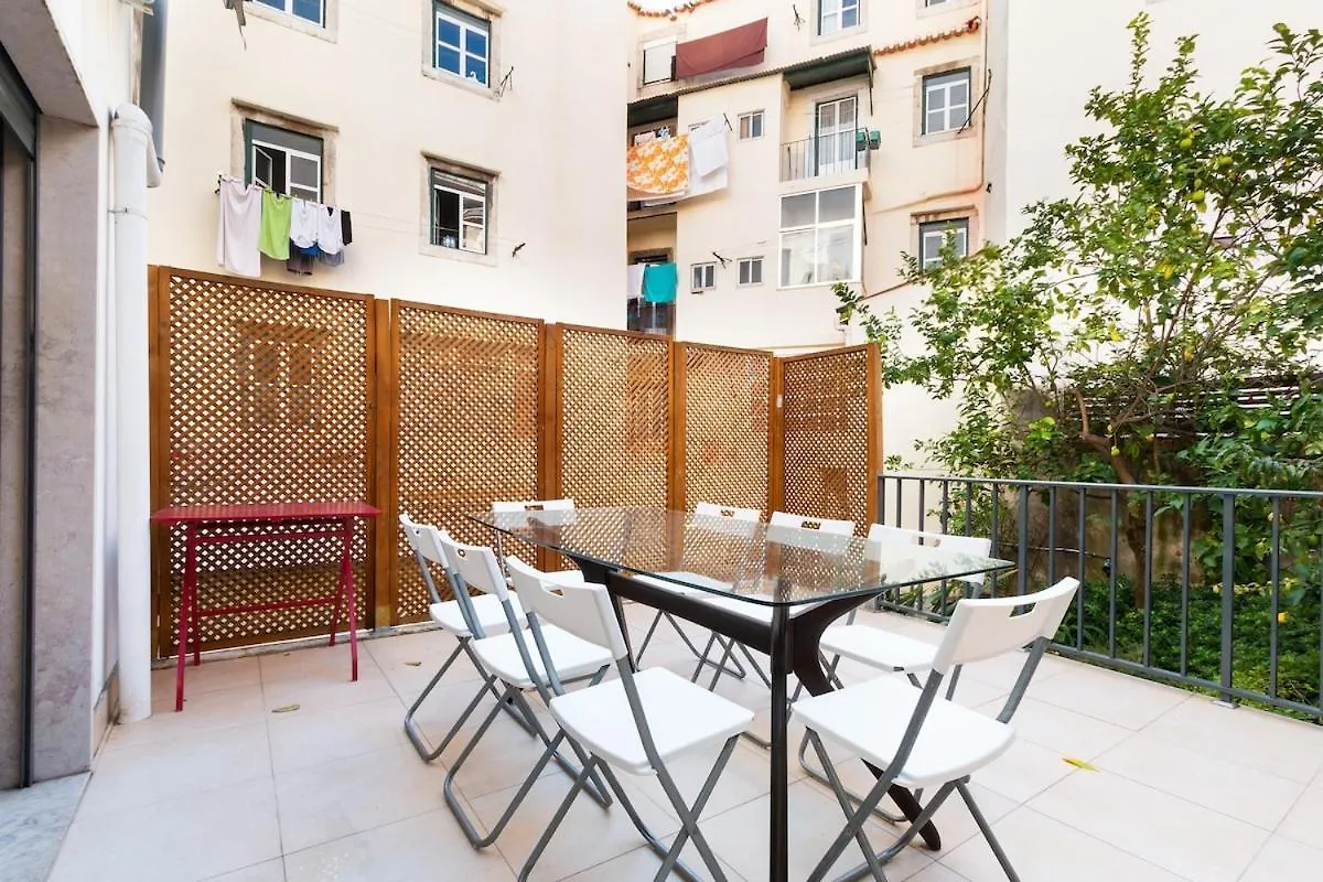 Апартаменты Exquisite Townhouse For 8 In Lisbon City Center Португалия