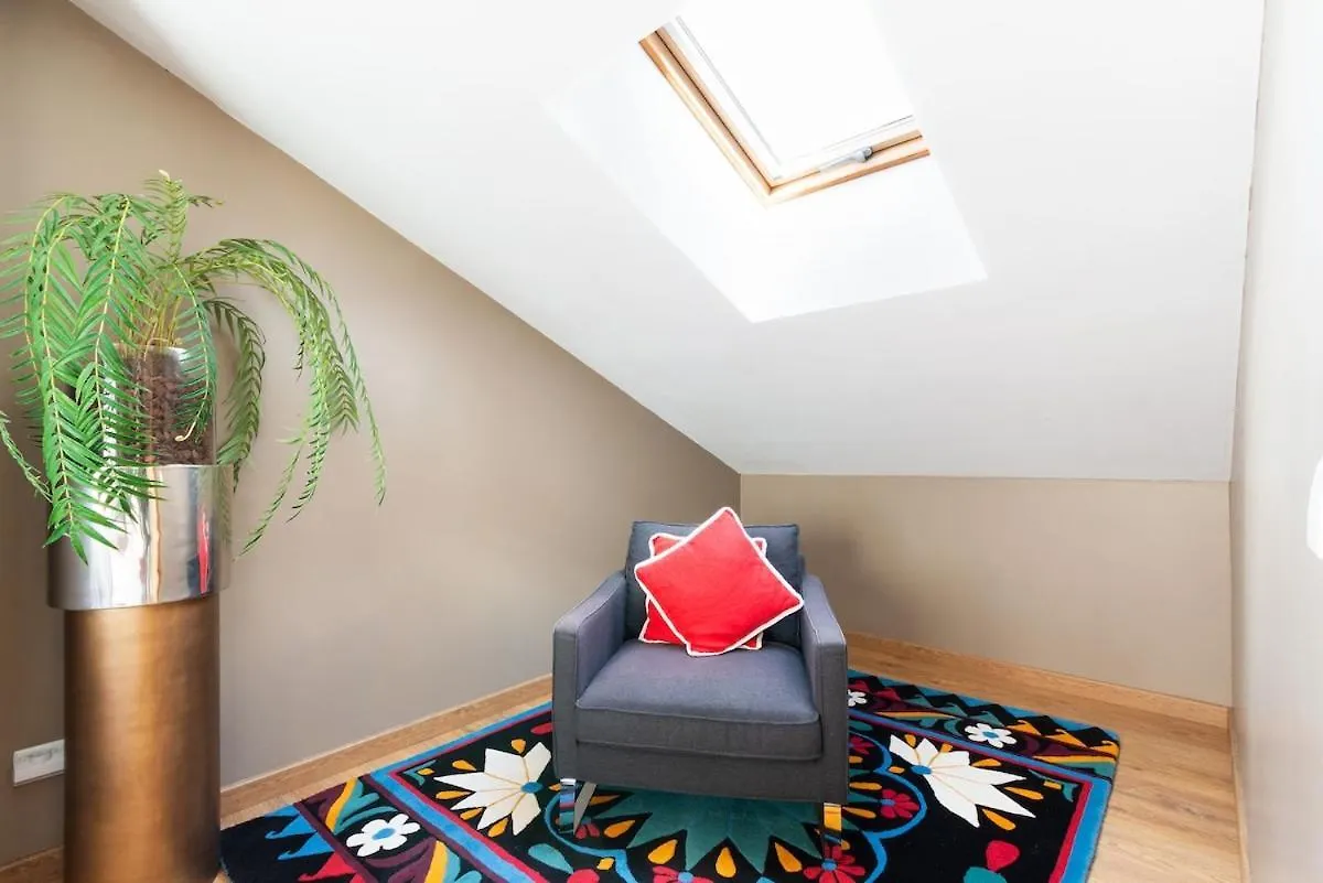 Exquisite Townhouse For 8 In Lisbon City Center